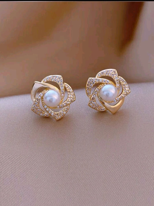 Radiant Bloom Pearl Stud